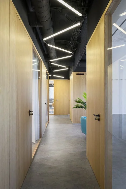 IPasillo con Diseño Industrial en BySpaces Coworking, Sevilla